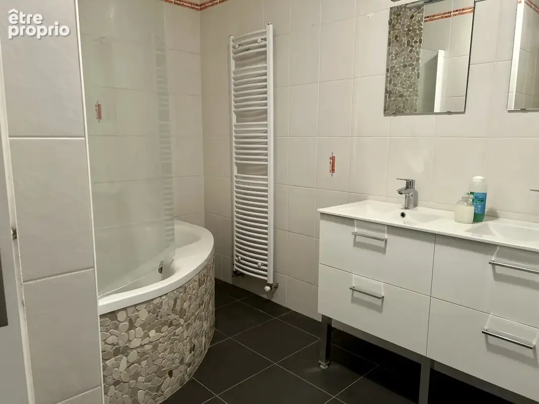 Appartements T3 terrasse, parking et box privatif - photo 8