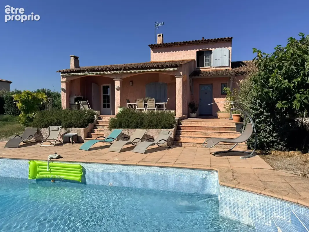 Bagnols en foret, villa dominante au calme avec piscine  et appartement independant - photo 2