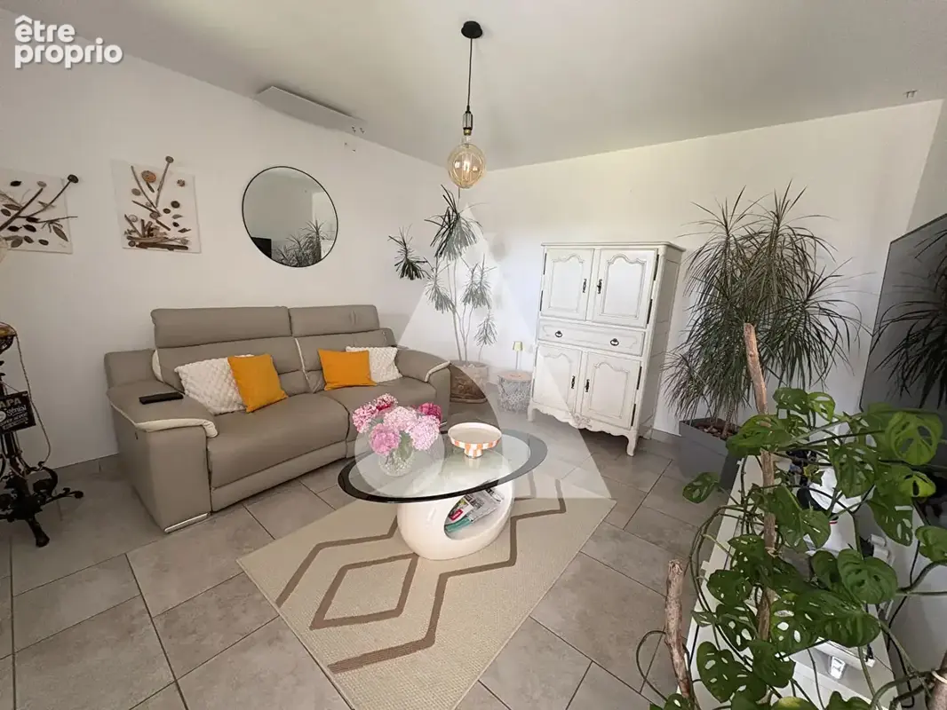 Maison récente de plain-pied avec gîte, sans vis-à-vis, terrain arboré de 1 033 m² et voie verte à proximité : un bien rare à Sa - photo 9