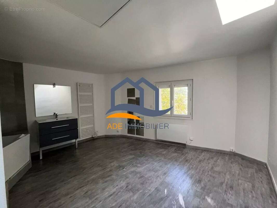 Appartement à EGUILLES