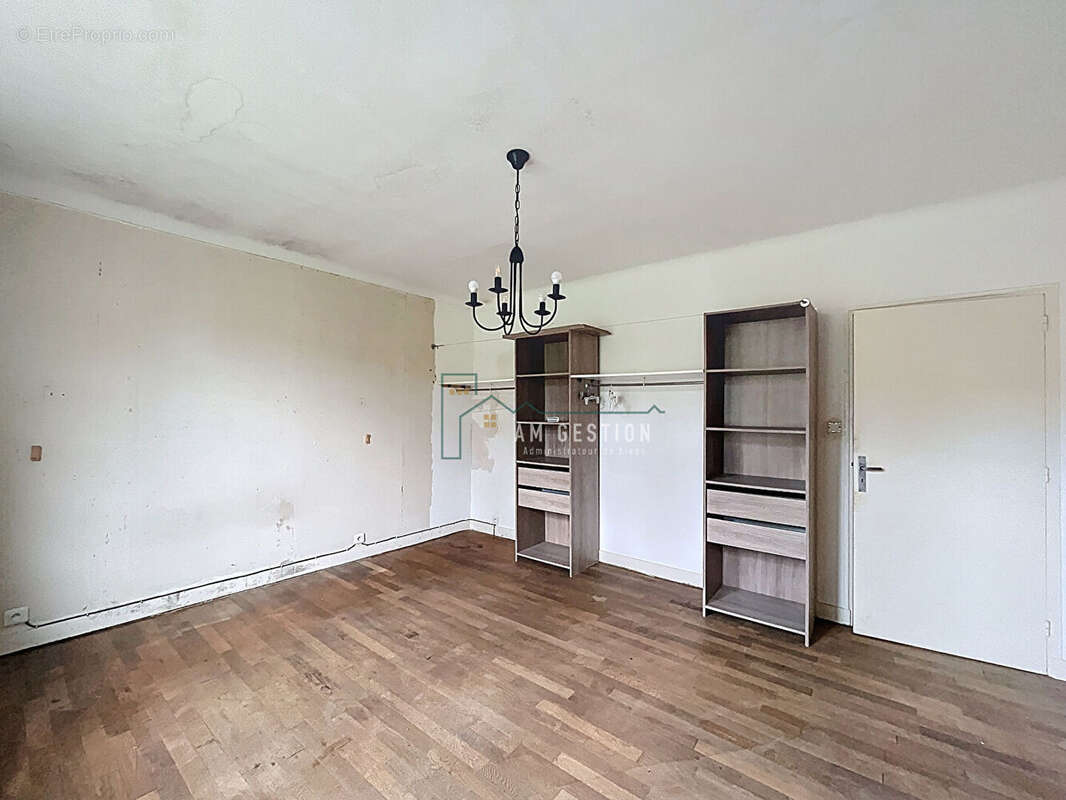 Maison à SAINT-LAURENT-LES-EGLISES