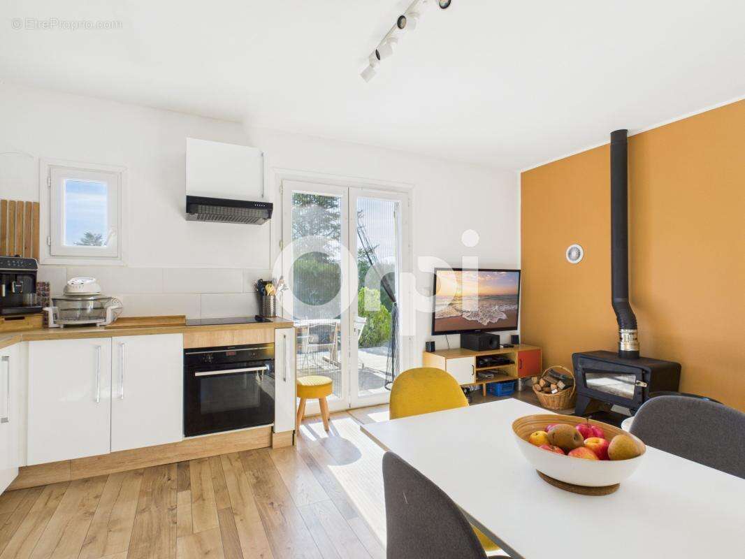 Maison à TOURRETTES