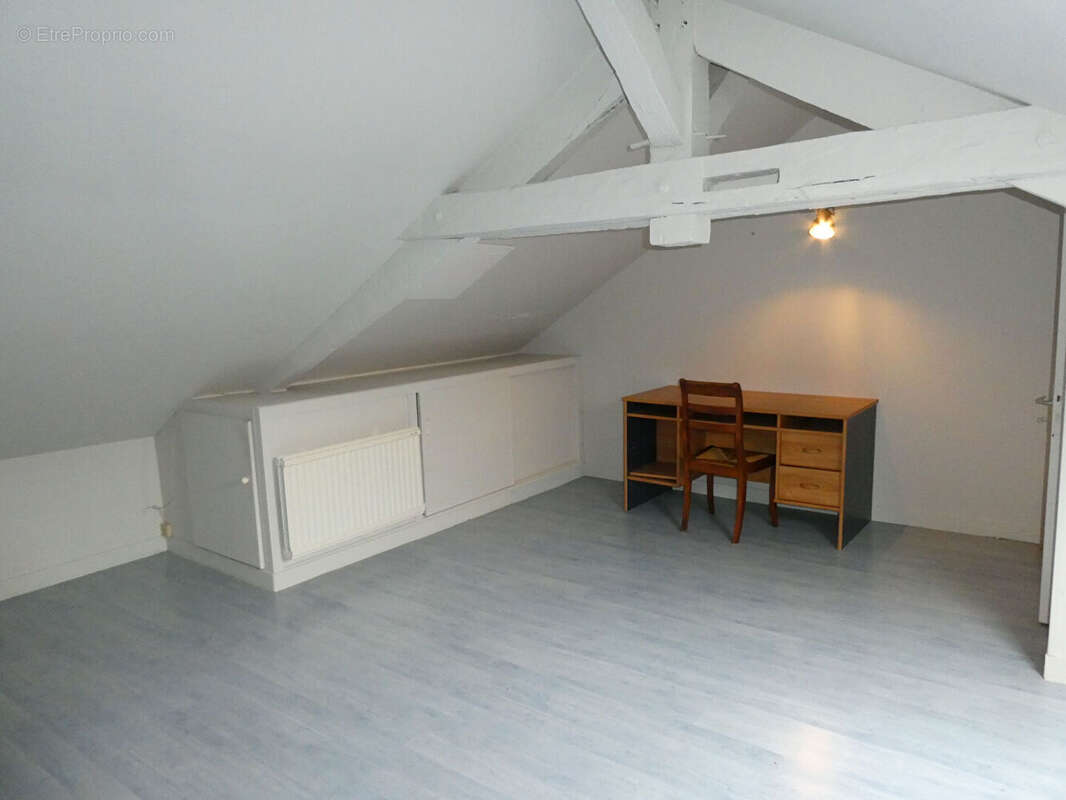 Maison à AMBRIERES-LES-VALLEES