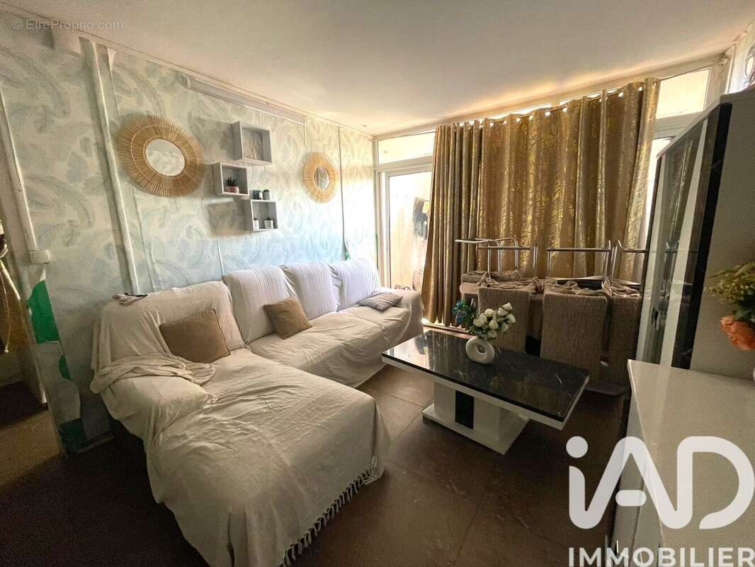 Photo 2 - Appartement à SAINT-DENIS