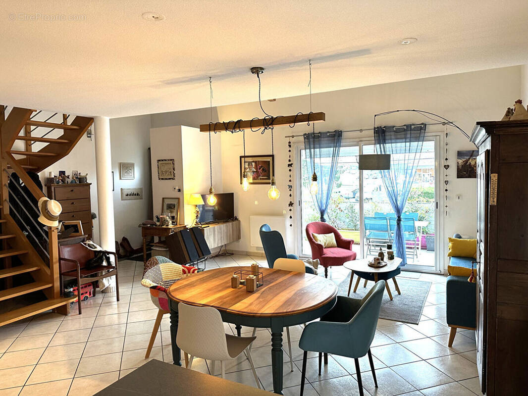 Appartement à NIVOLAS-VERMELLE