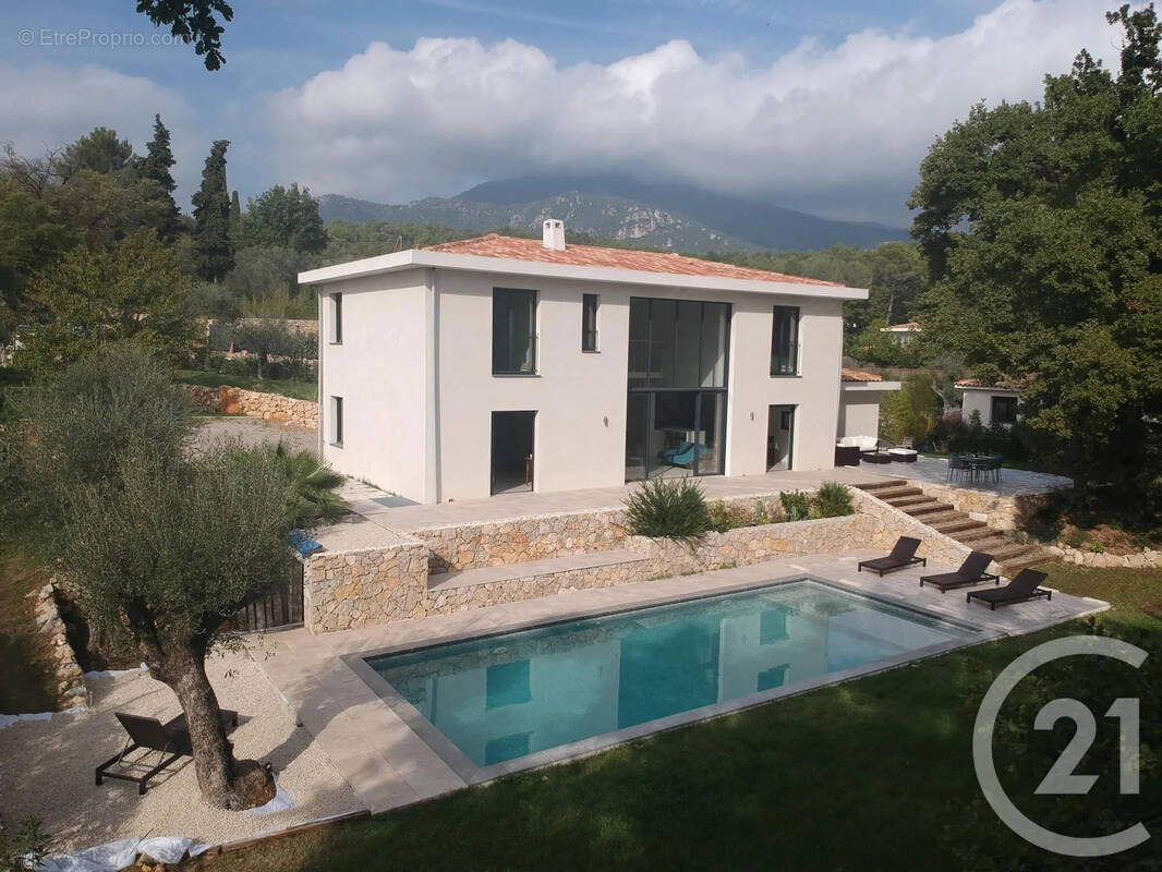 Maison à ROQUEFORT-LES-PINS