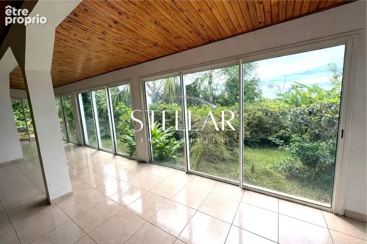 Maison 9 pièces 233 m² à vendre à Sainte-Marie (97438) - photo 1