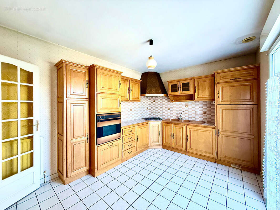 Malemort, maison 5 pièces 3 chambres 105m2 avec distribution de plain-pied sur 562m2 de terrain ! - photo 8