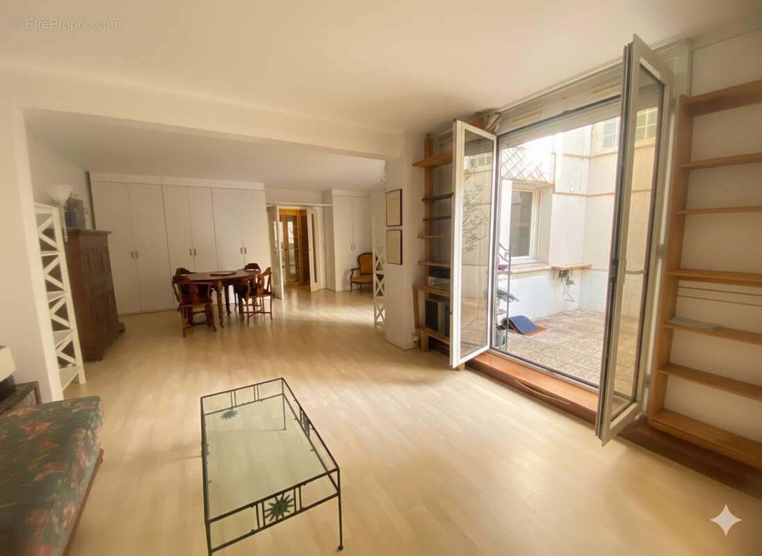 Appartement à PARIS-3E