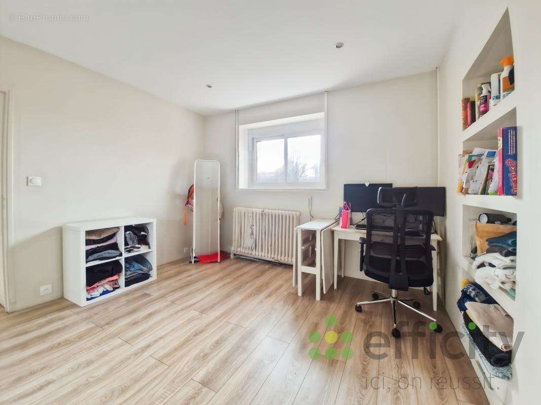 Maison à SARGE-LES-LE-MANS