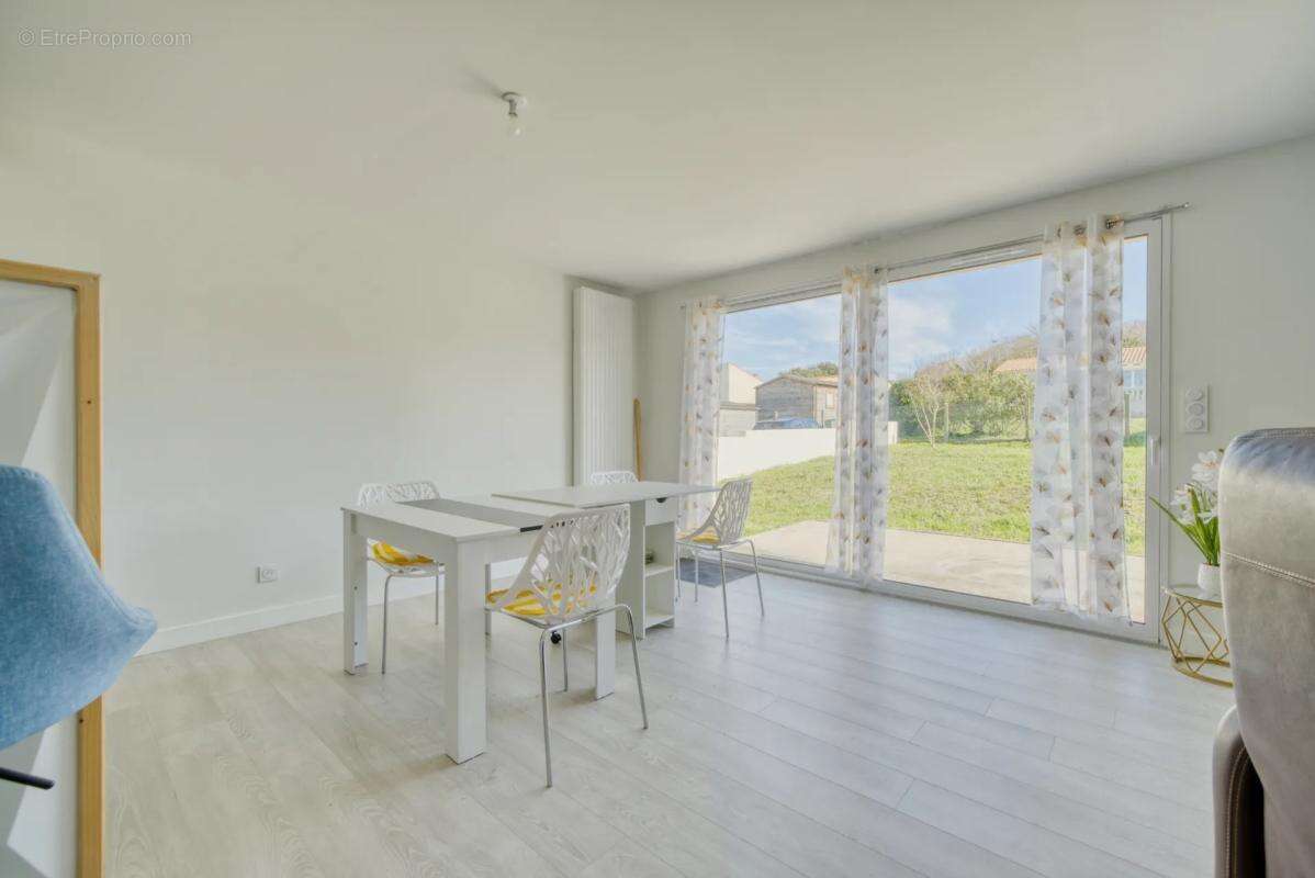 Maison à SAINT-NAZAIRE-SUR-CHARENTE
