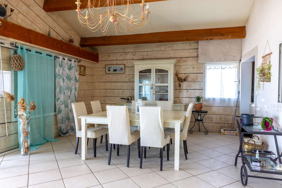 Appartement à CHATEAUNEUF-LES-MARTIGUES