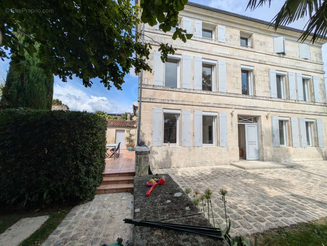 Maison à SAINTES