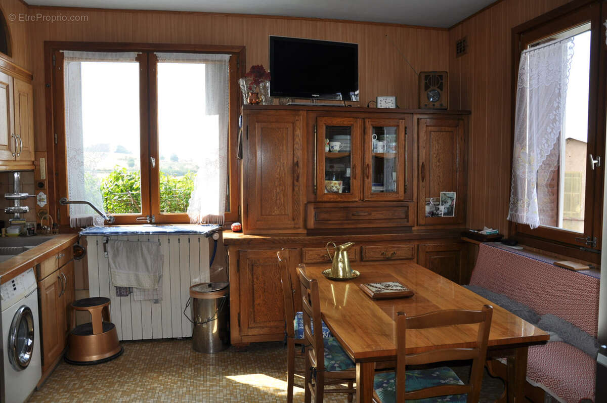 VENTE EN VIAGER OCCUPE, Beau pavillon de 1966, avec 4 chambres, grand jardin paysager et vues superbes... - photo 7