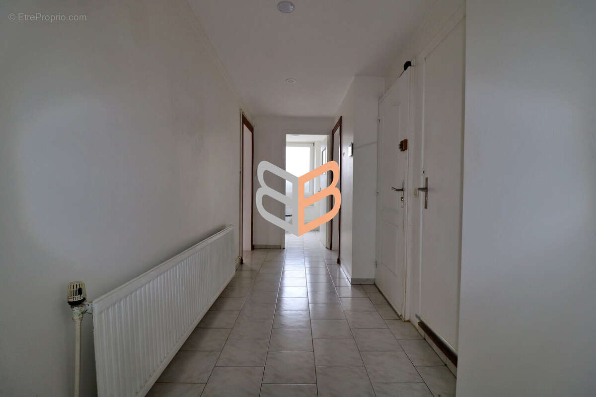 Appartement 240 m² à Thil  - photo 9