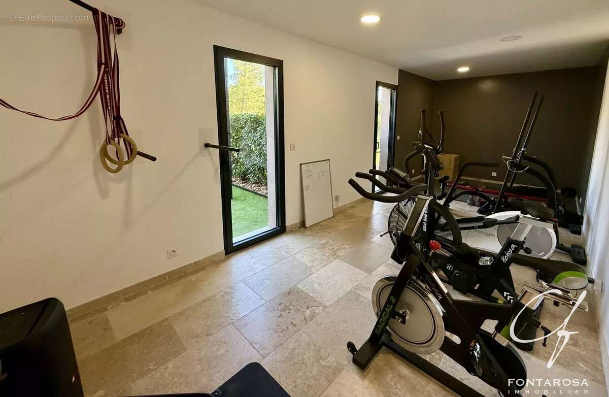 Maison à BAGNOLS-EN-FORET