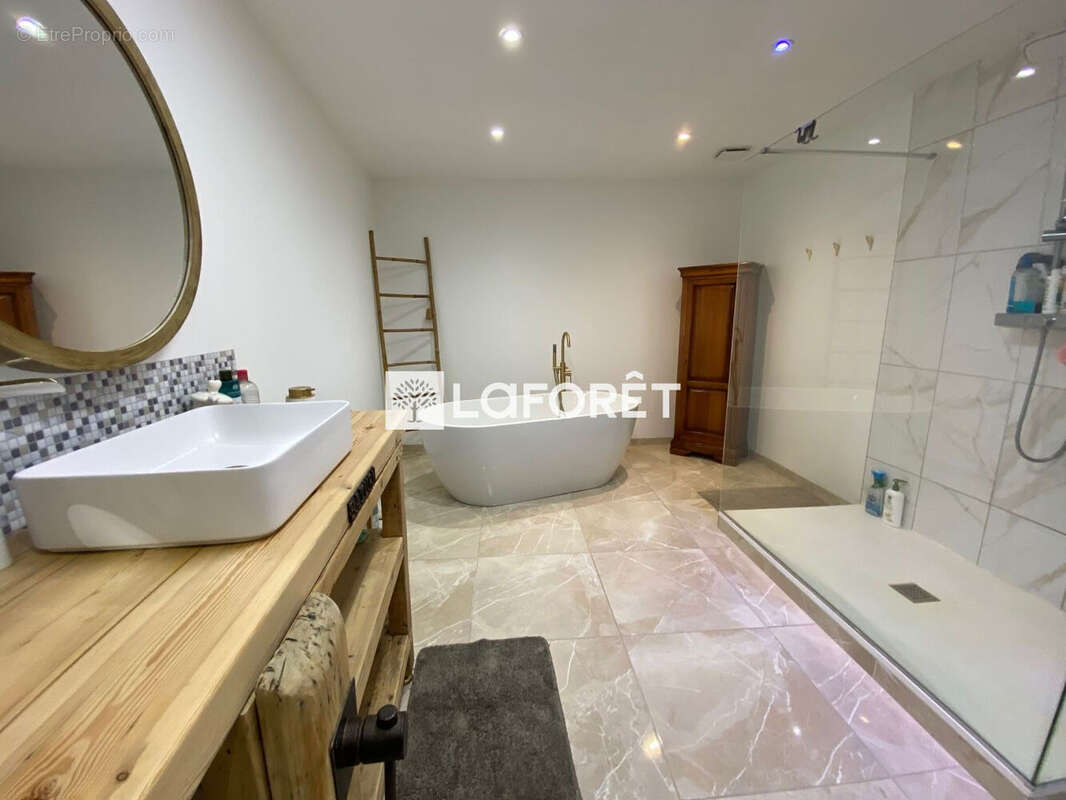 Maison à BOURGHELLES