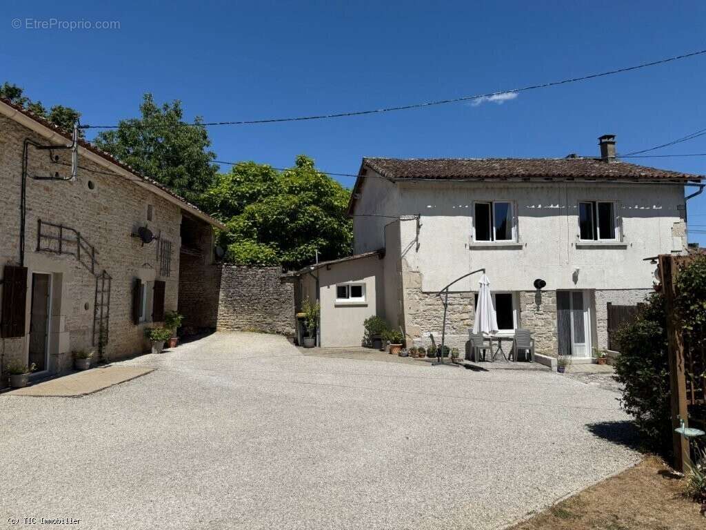 Maison à CIVRAY