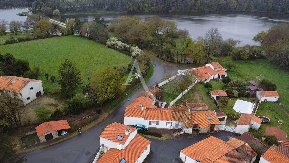 Maison à SAINT-JULIEN-DES-LANDES