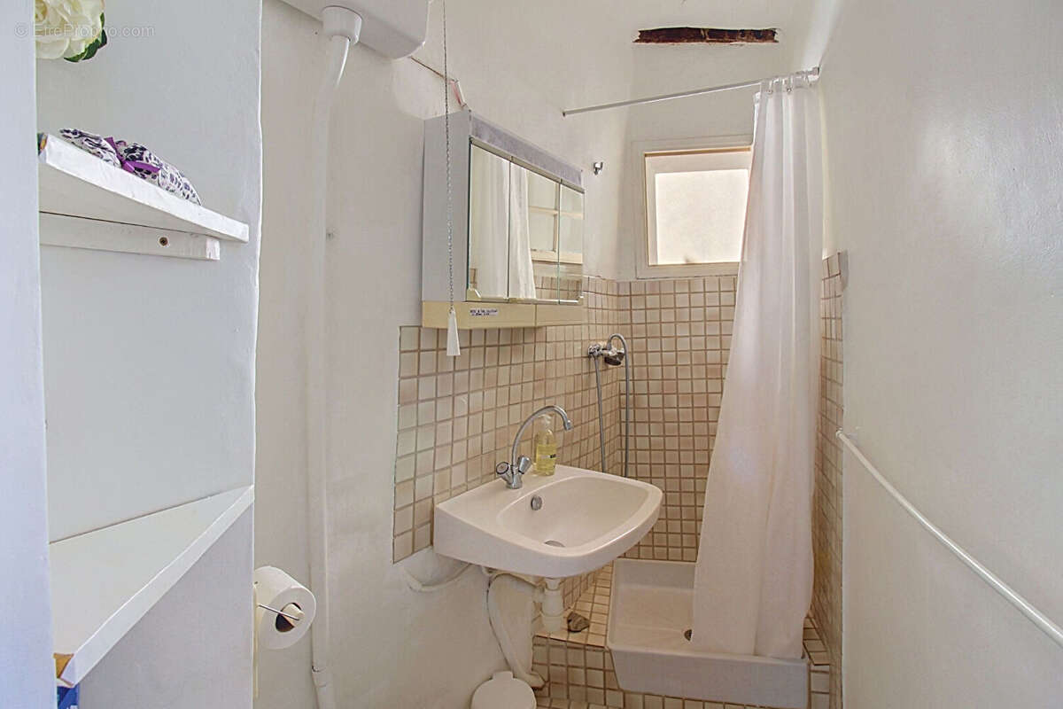A VENDRE EN EXCLUSIVITE A CHATEAUDOUBLE - Charmante maison de village d'environ 100m² - photo 7