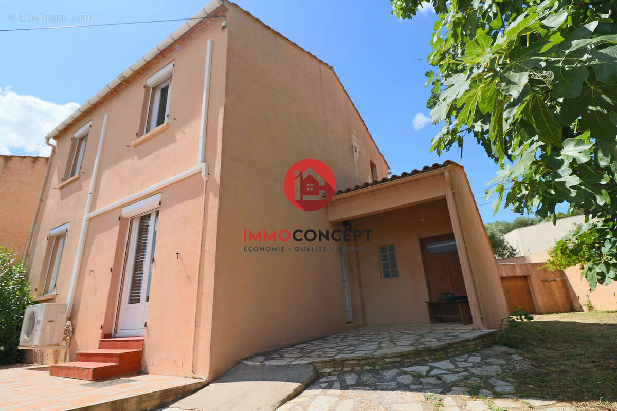 Maison à LAUDUN-L&#039;ARDOISE