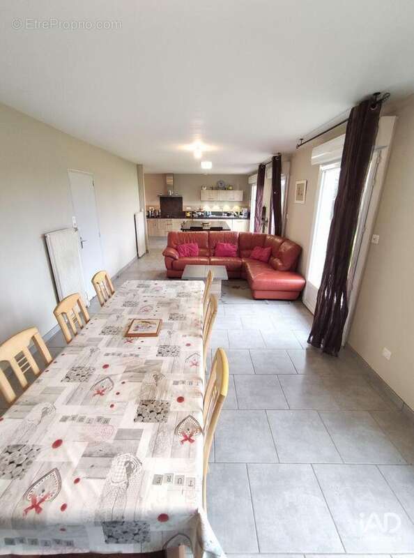 Maison 144 m² à Civaux  - photo 7