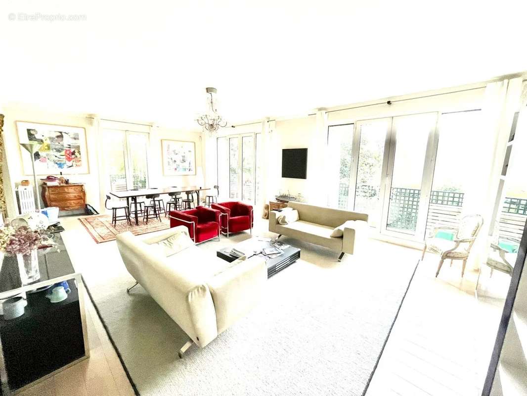 Appartement à NEUILLY-SUR-SEINE