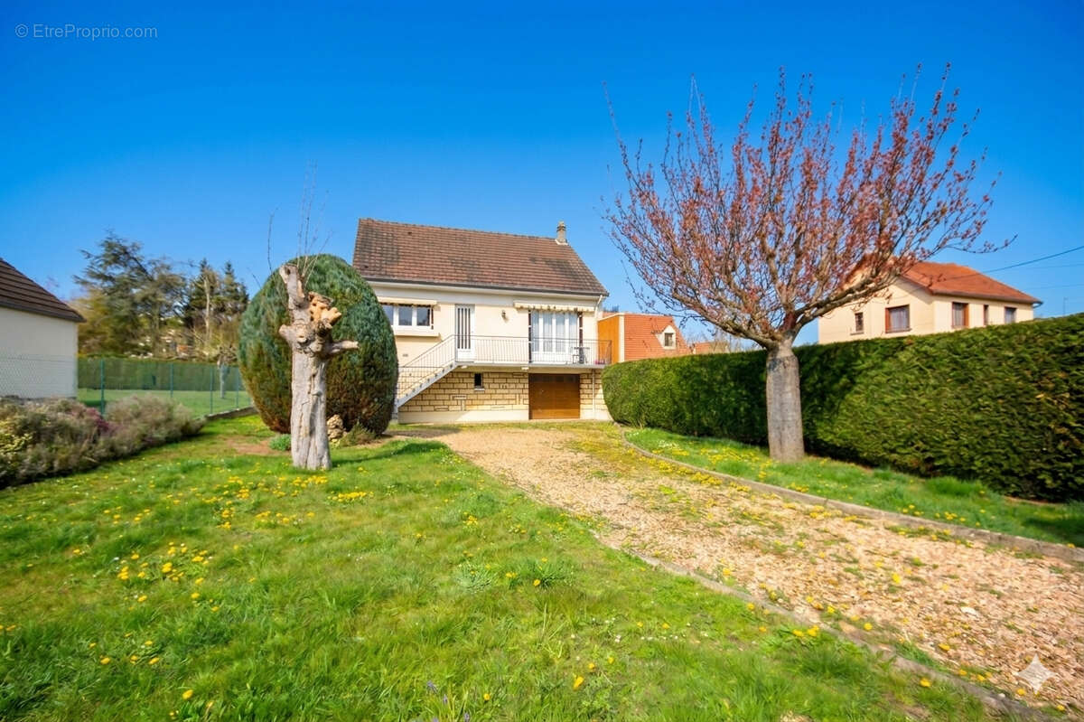 Maison à ELANCOURT