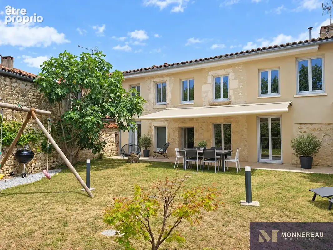 Photo Maison à La Rochefoucauld au prix de 293 000€