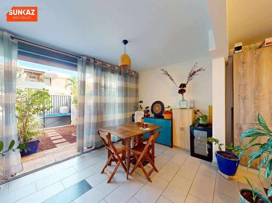 Maison 97 m² à Saint-Pierre  - photo 2