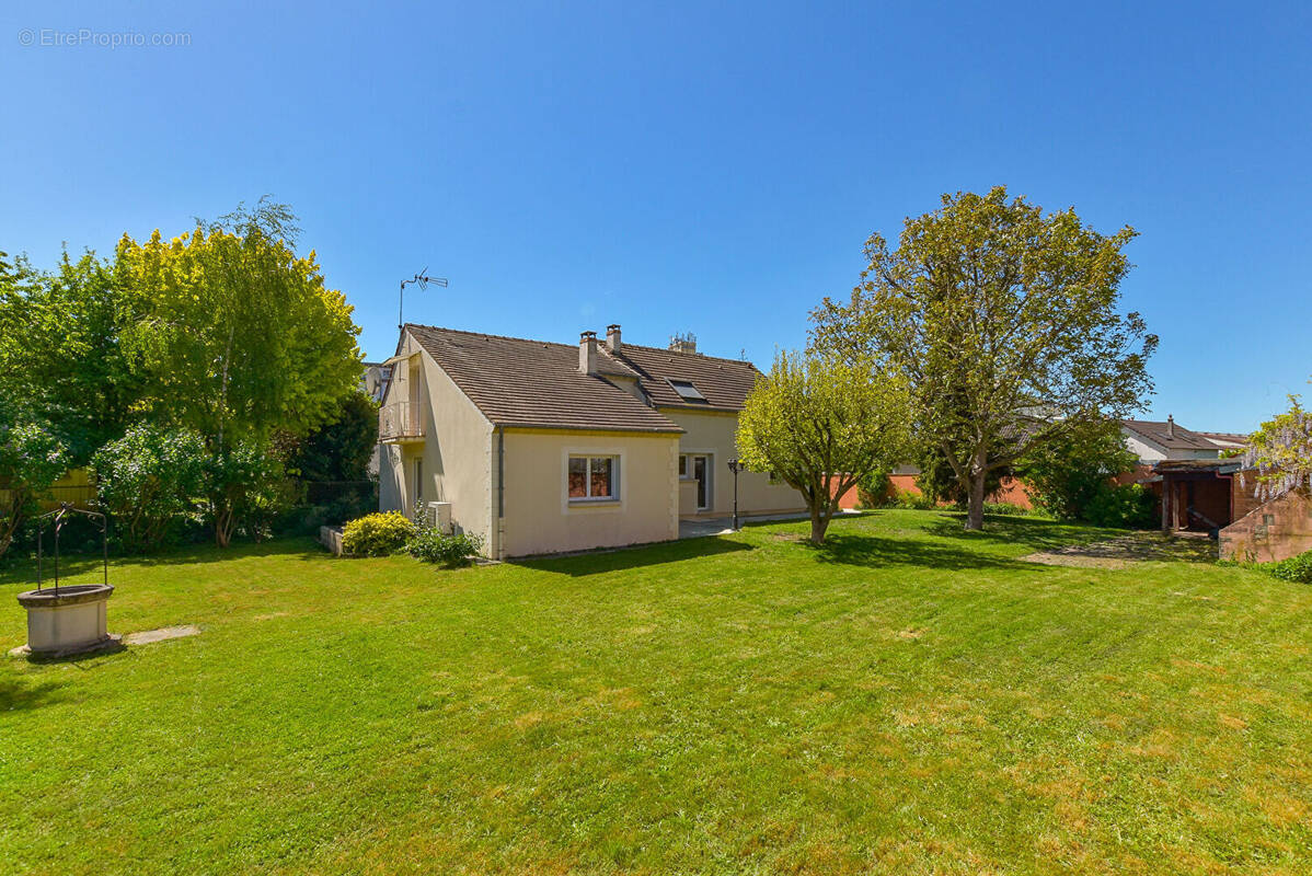 Maison à GUIGNES
