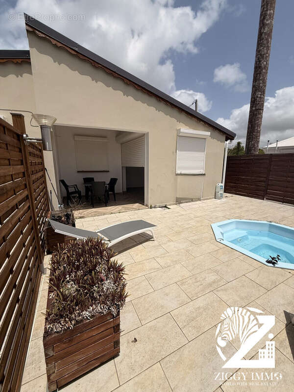 Maison 8 pièces 163 m² à vendre à Saint-Francois (97118) - photo 3