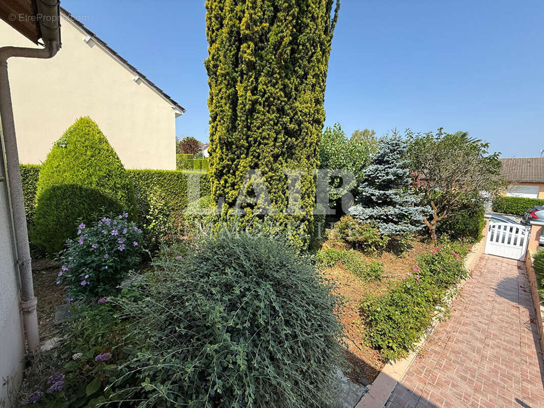 Maison 3 chambres avec sous-sol complet et jardin à Saint-Aubin-de-Locquenay  Réf:15515 - photo 10