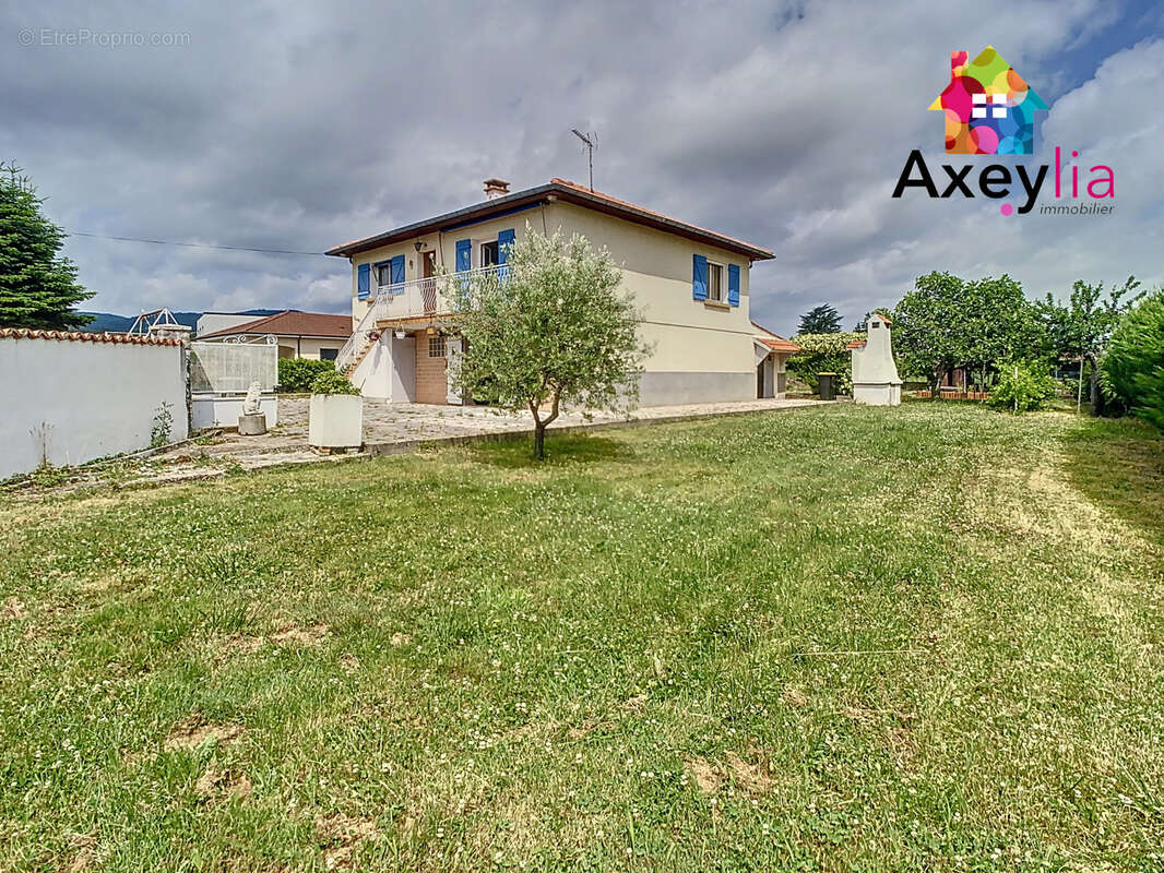 A vendre- renaison- maison avec atelier attenant sur terrain de 1568 m2 - photo 3