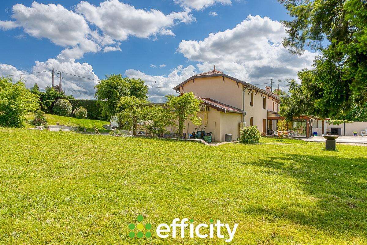 Maison à SAINT-PIERRE-DE-CHANDIEU
