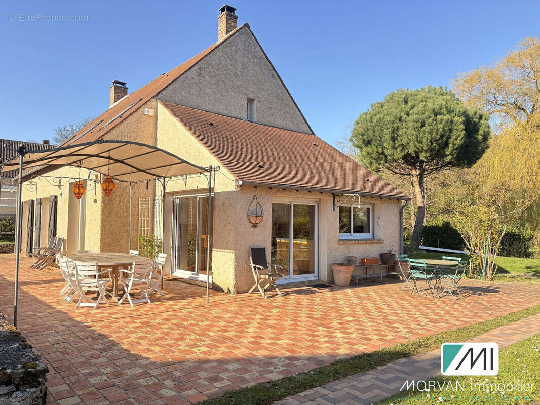Maison à LA CELLE-LES-BORDES