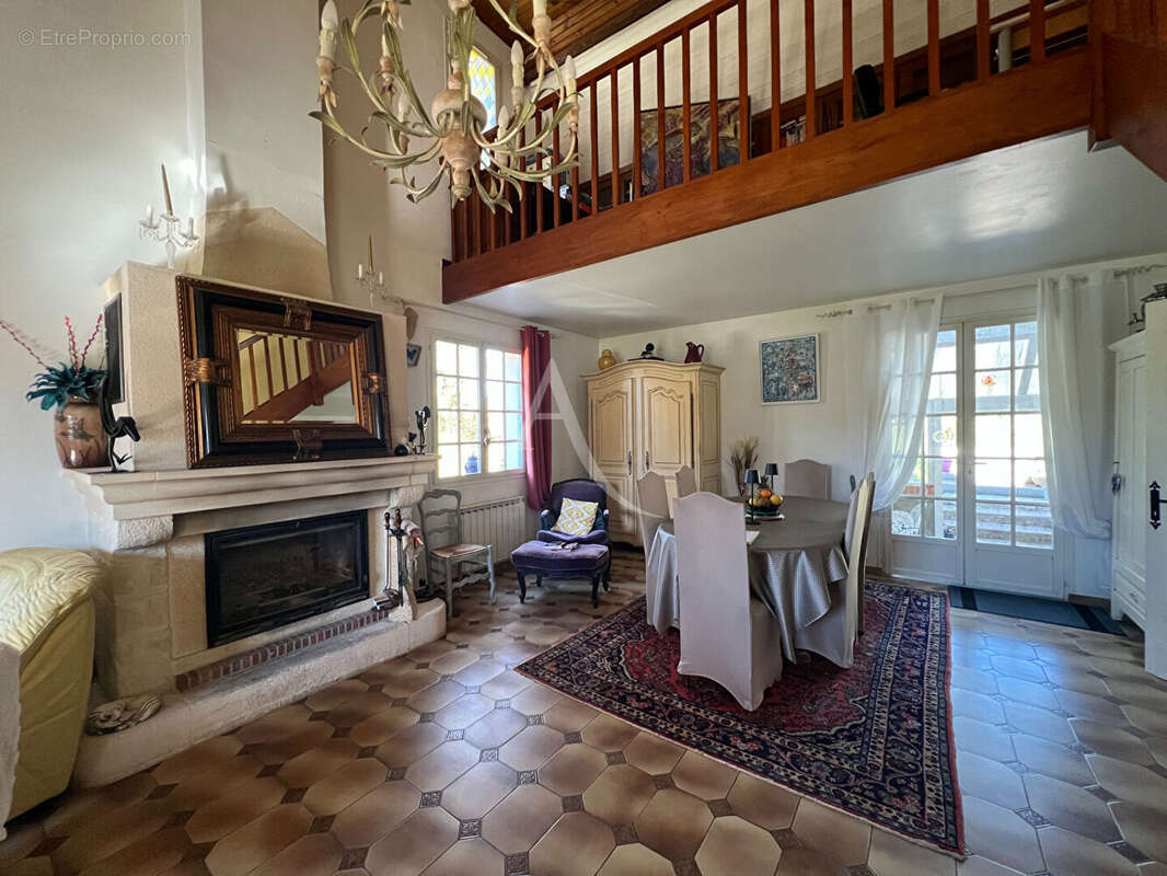 Maison Saint Julien De Chedon - 166 m² - photo 3