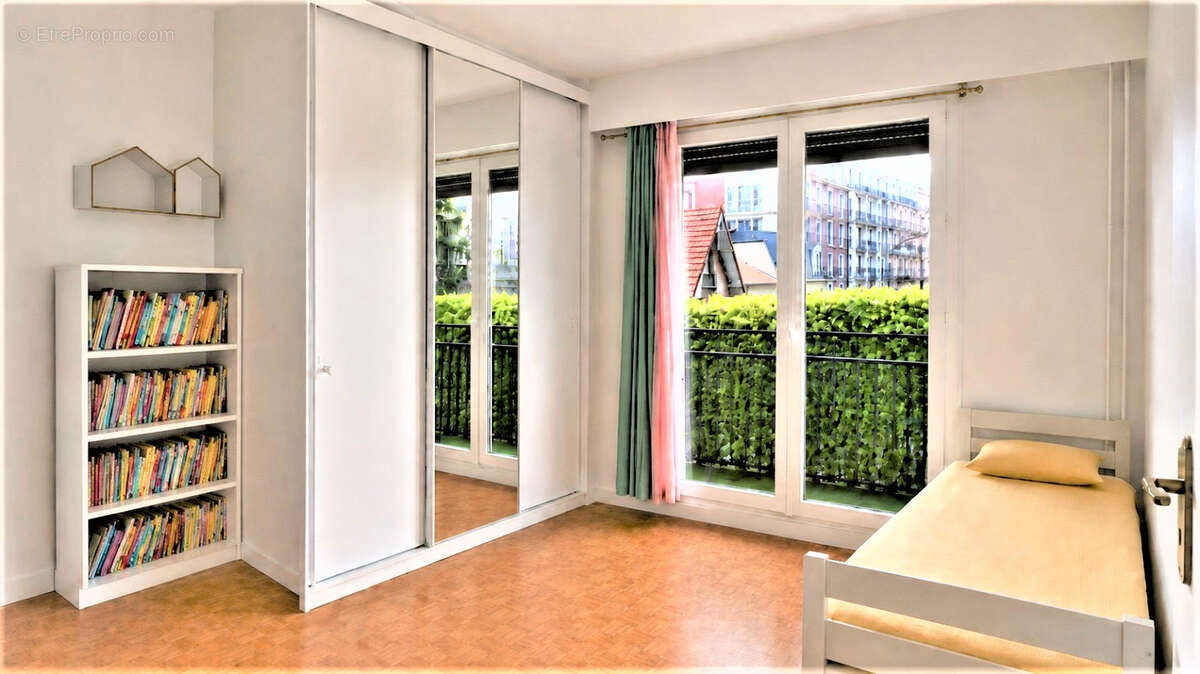 Appartement à LA GARENNE-COLOMBES