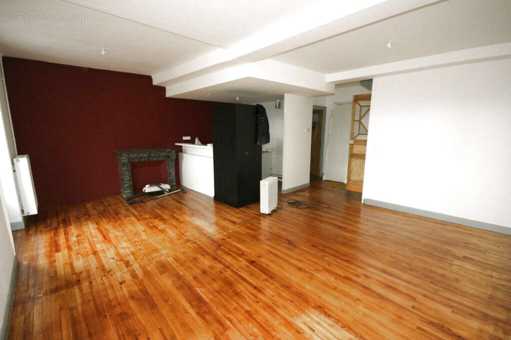 Appartement à COMBRONDE