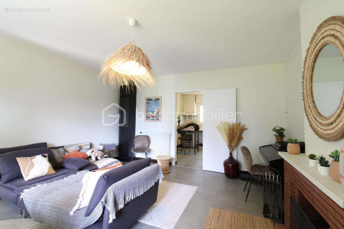 Maison à SAINT-PIERRE-DU-MONT