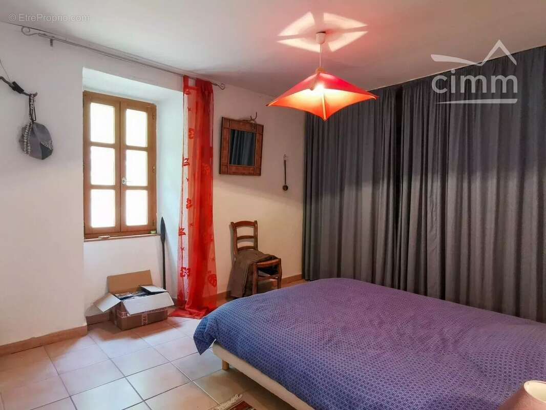 Mas sur 4hec avec rivière, jardin, piscine et dépendance à rénover - photo 7
