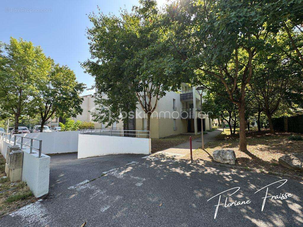 Appartement T4 de 84 m² – Terrasse – 3 Chambres – Place parking privative – Garage 30 m² en option - photo 3