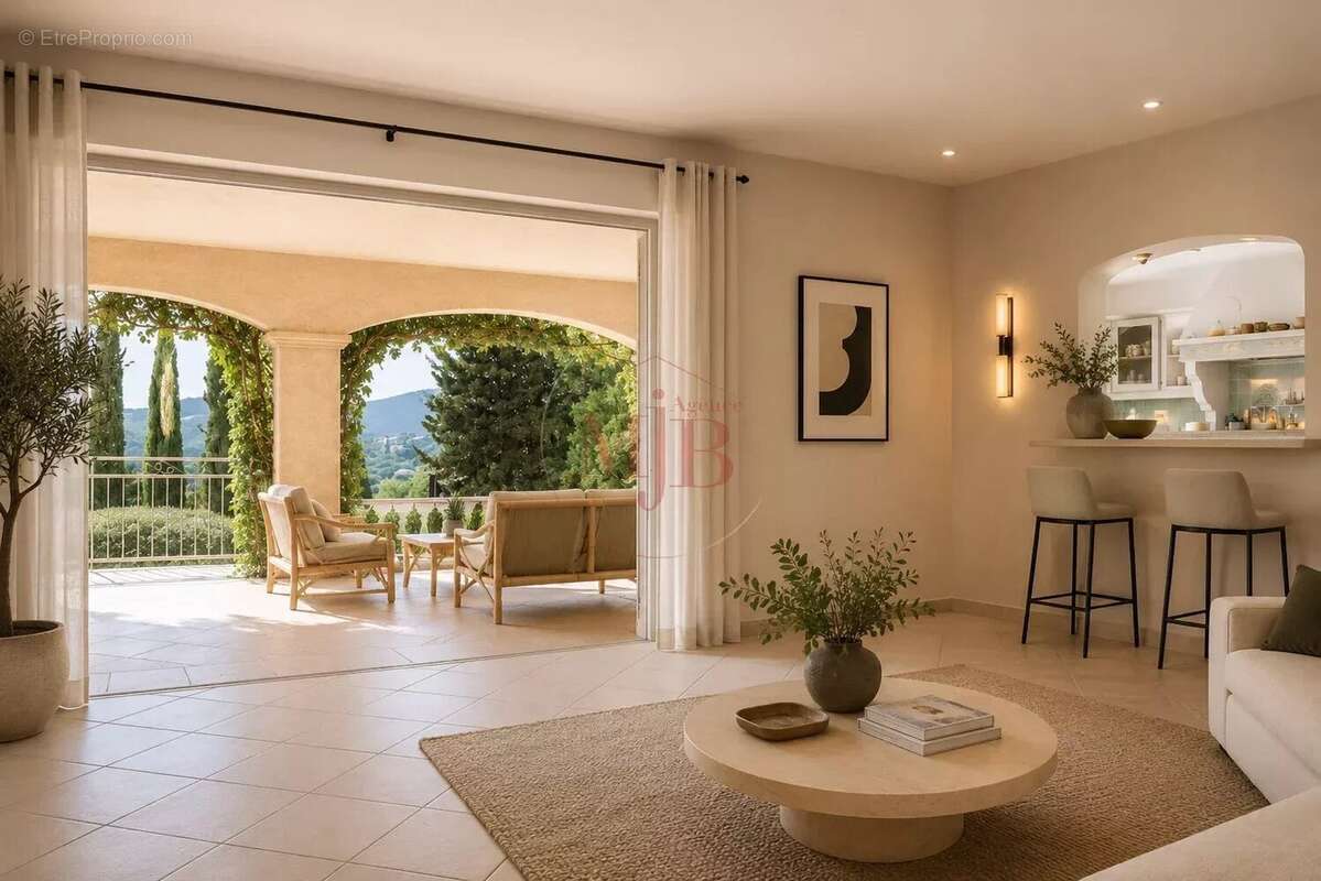 Maison à ROQUEBRUNE-SUR-ARGENS