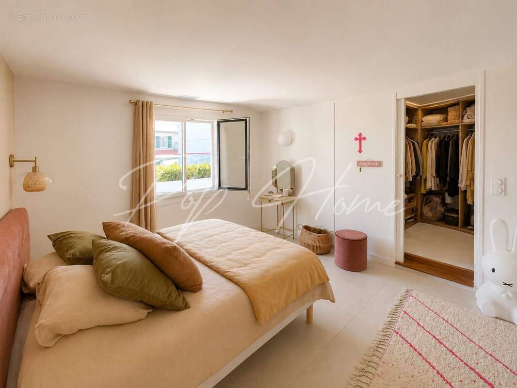 Suite parentale avec salle d'eau et dressing ? 1er étage maison principale - Maison à ANGLET