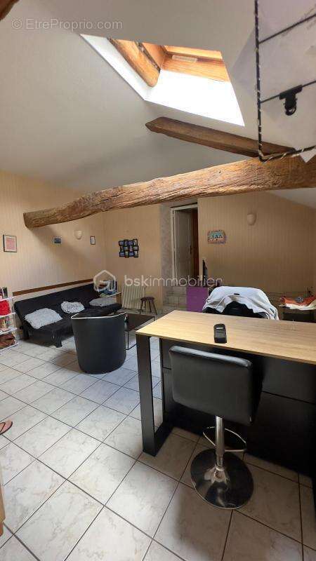 Appartement à SALLES-CURAN