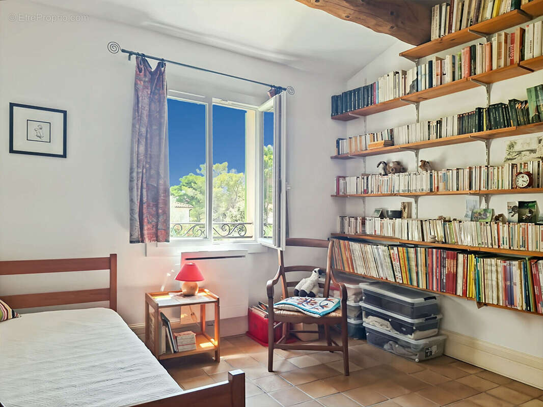 Maison 143m² à saint-mitre-les-remparts - photo 10