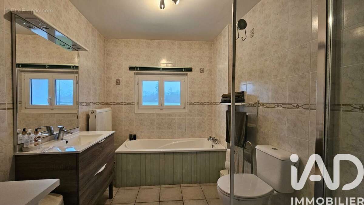 Maison 166 m² à Montalembert  - photo 9