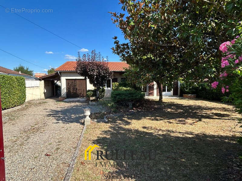 Maison avec garage et beau jardin: proche des commodités - photo 18
