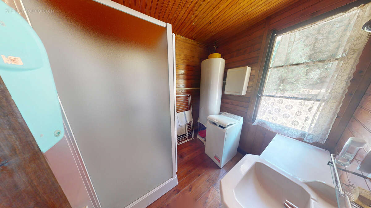 Chalet en bois sur sous sol et terrain attenant boisé - photo 13