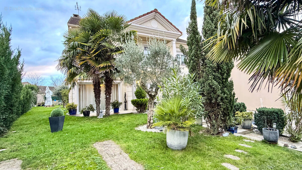 Maison à MORANGIS